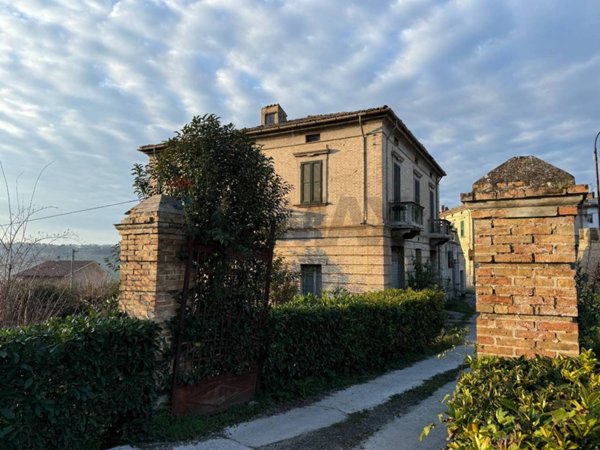 casa indipendente in vendita a Lanciano in zona Santa Liberata