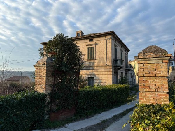 casa indipendente in vendita a Lanciano in zona Santa Liberata