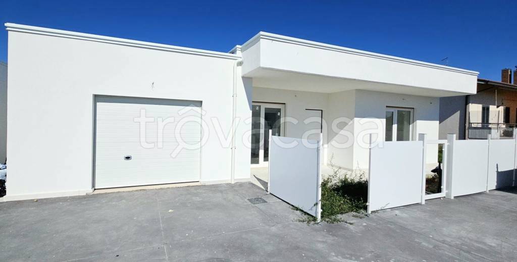 casa indipendente in vendita a Lanciano in zona Marcianese