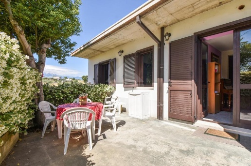 casa indipendente in vendita a Lanciano in zona Marcianese