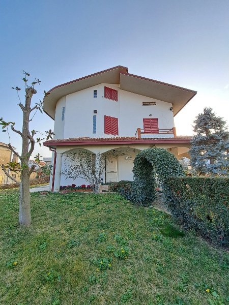 casa indipendente in vendita a Lanciano in zona Villa Andreoli