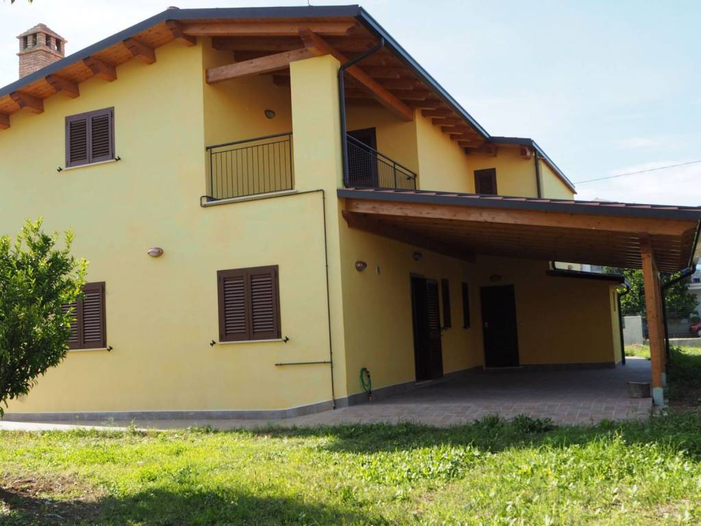 casa indipendente in vendita a Lanciano in zona Torre Sansone