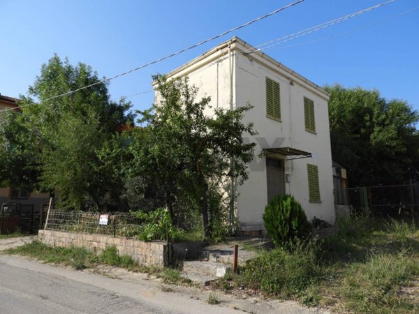 casa indipendente in vendita a Lanciano in zona Rizzacorno