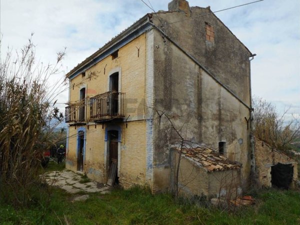 casale in vendita a Lanciano in zona Colle Campitelli