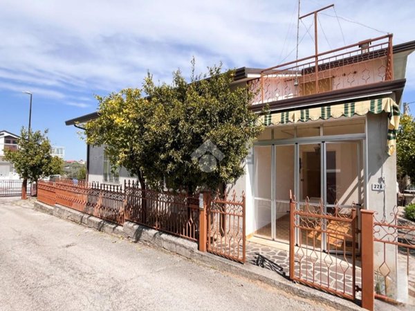casa indipendente in vendita a Lanciano in zona Iconicella