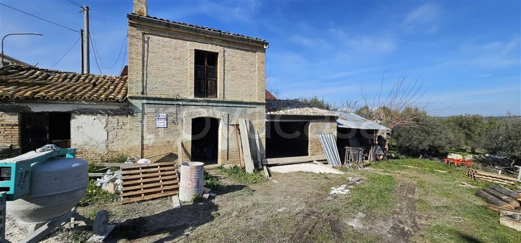 casa indipendente in vendita a Lanciano in zona Rizzacorno