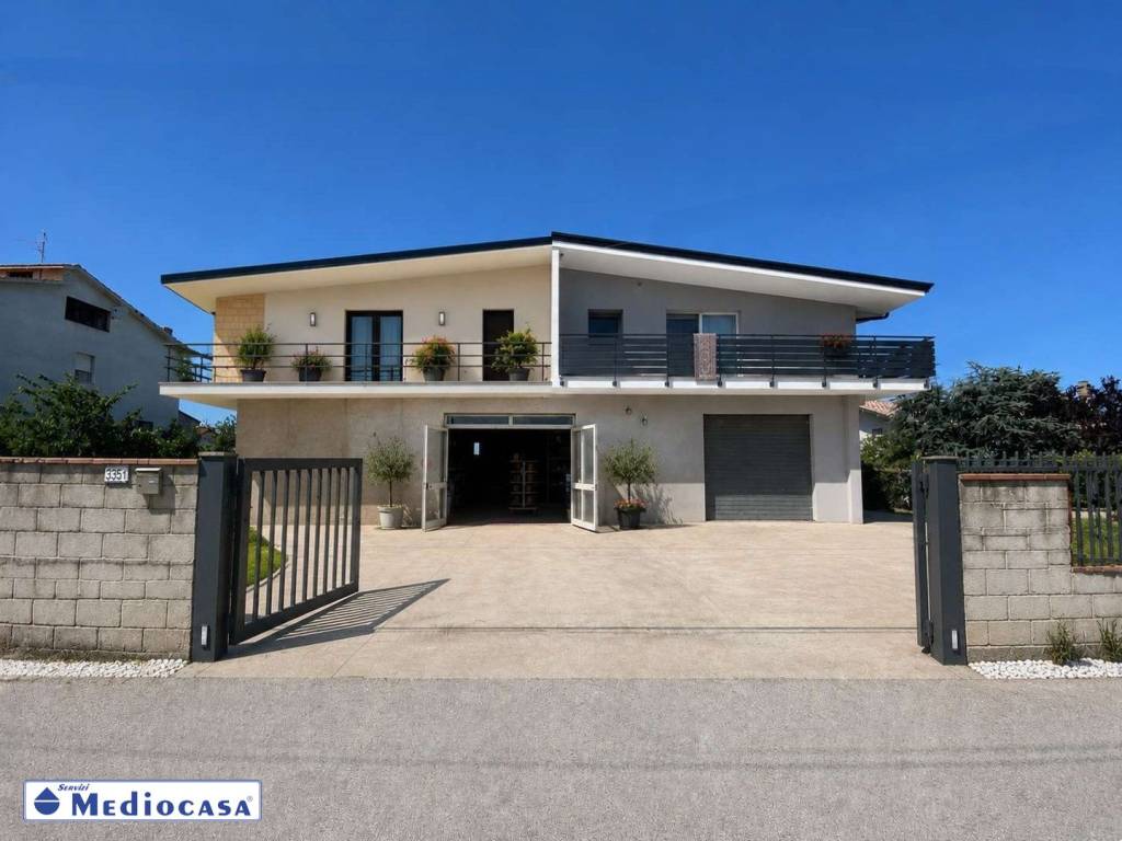 casa indipendente in vendita a Lanciano in zona Villa Andreoli