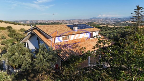 casa indipendente in vendita a Lanciano in zona Camicie