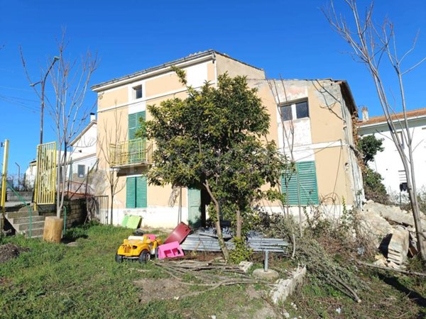 casa indipendente in vendita a Lanciano in zona Fontanelle