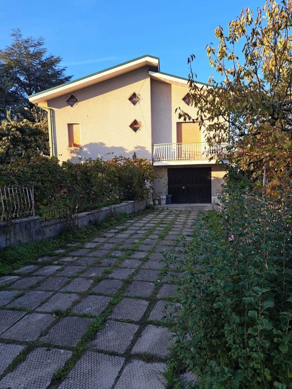 casa indipendente in vendita a Lanciano in zona Marcianese