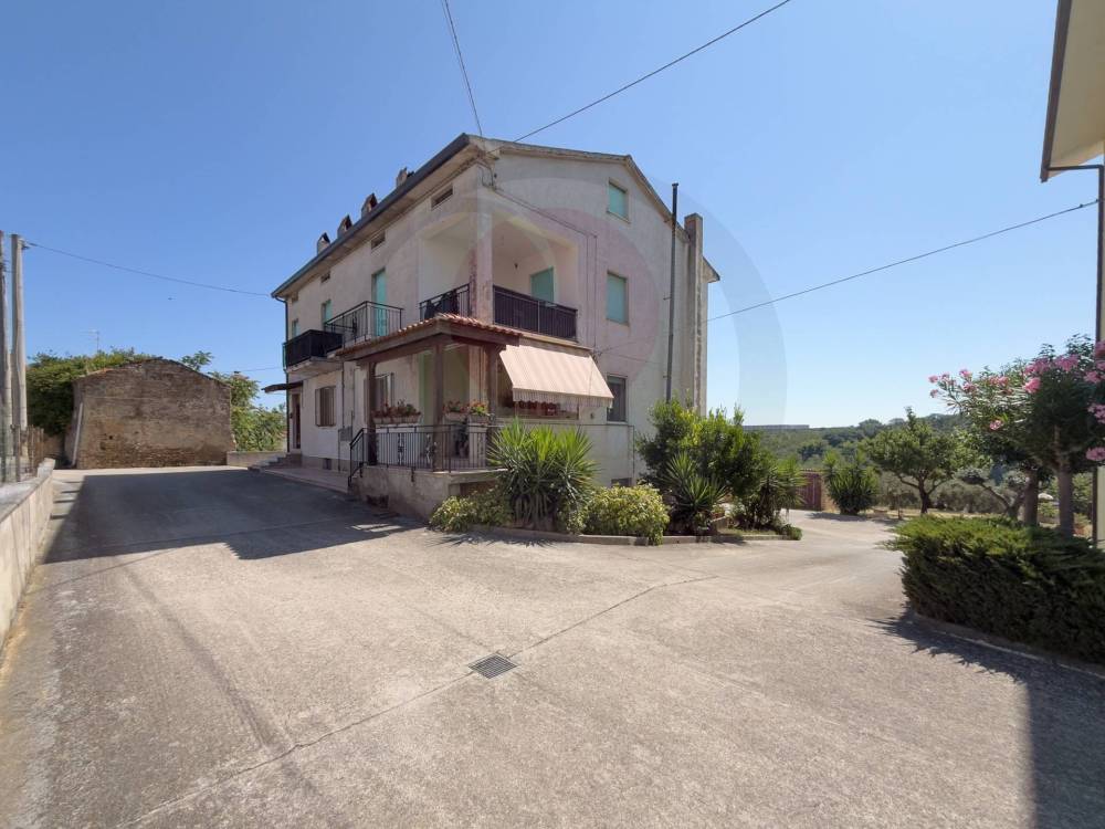casa indipendente in vendita a Lanciano in zona Villa Stanazzo