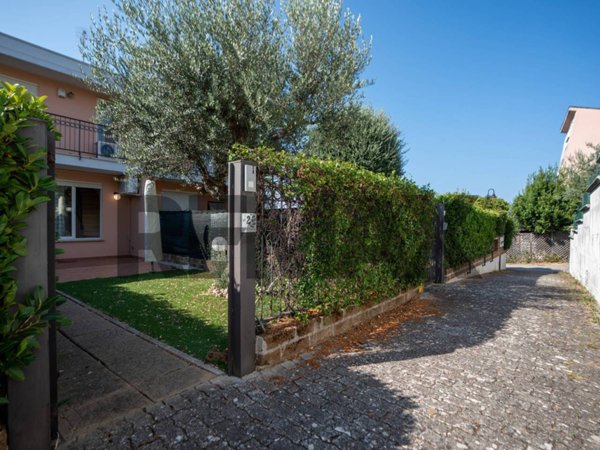 casa indipendente in vendita a Lanciano in zona Iconicella