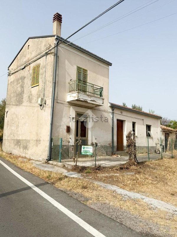 casa indipendente in vendita a Lanciano in zona Rizzacorno