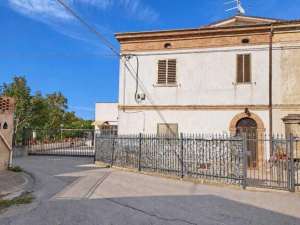 casa indipendente in vendita a Lanciano in zona Villa Andreoli