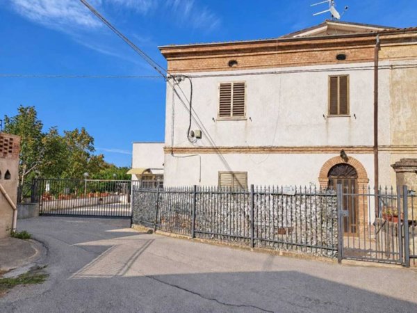 casa indipendente in vendita a Lanciano in zona Villa Andreoli