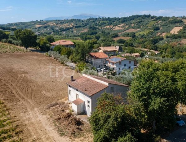 casa indipendente in vendita a Lanciano in zona San Iorio