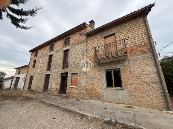 casale in vendita a Lanciano in zona Fontanelle