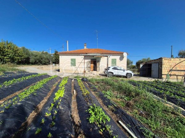 casa indipendente in vendita a Miglianico in zona Cerreto