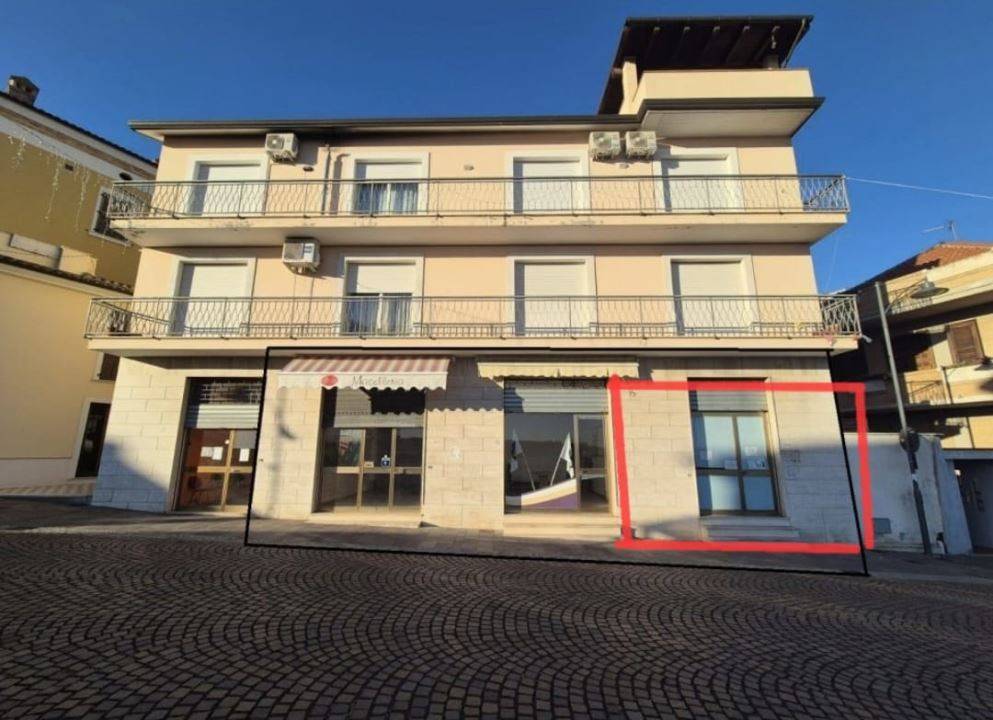 locale commerciale in vendita a Miglianico