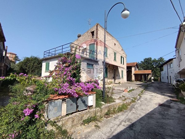 casa indipendente in vendita a Miglianico in zona Collemarino