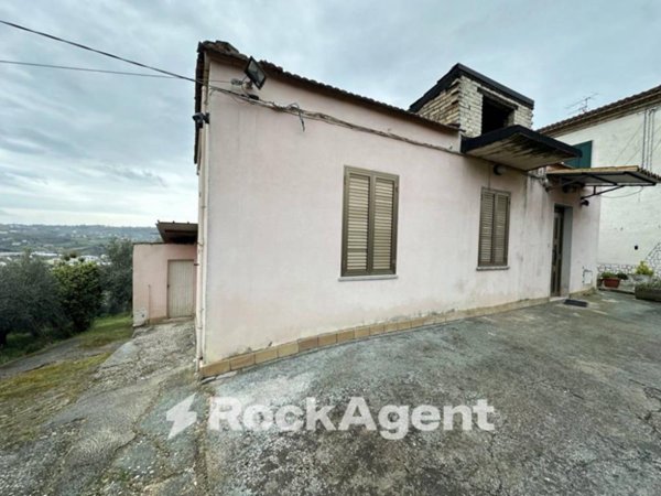 casa indipendente in vendita a Miglianico in zona Montupoli