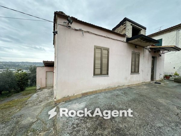 casa indipendente in vendita a Miglianico in zona Montupoli