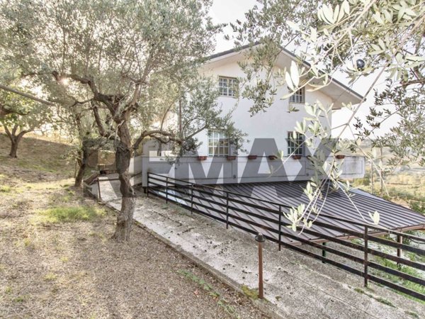 casa indipendente in vendita a Miglianico in zona Montupoli