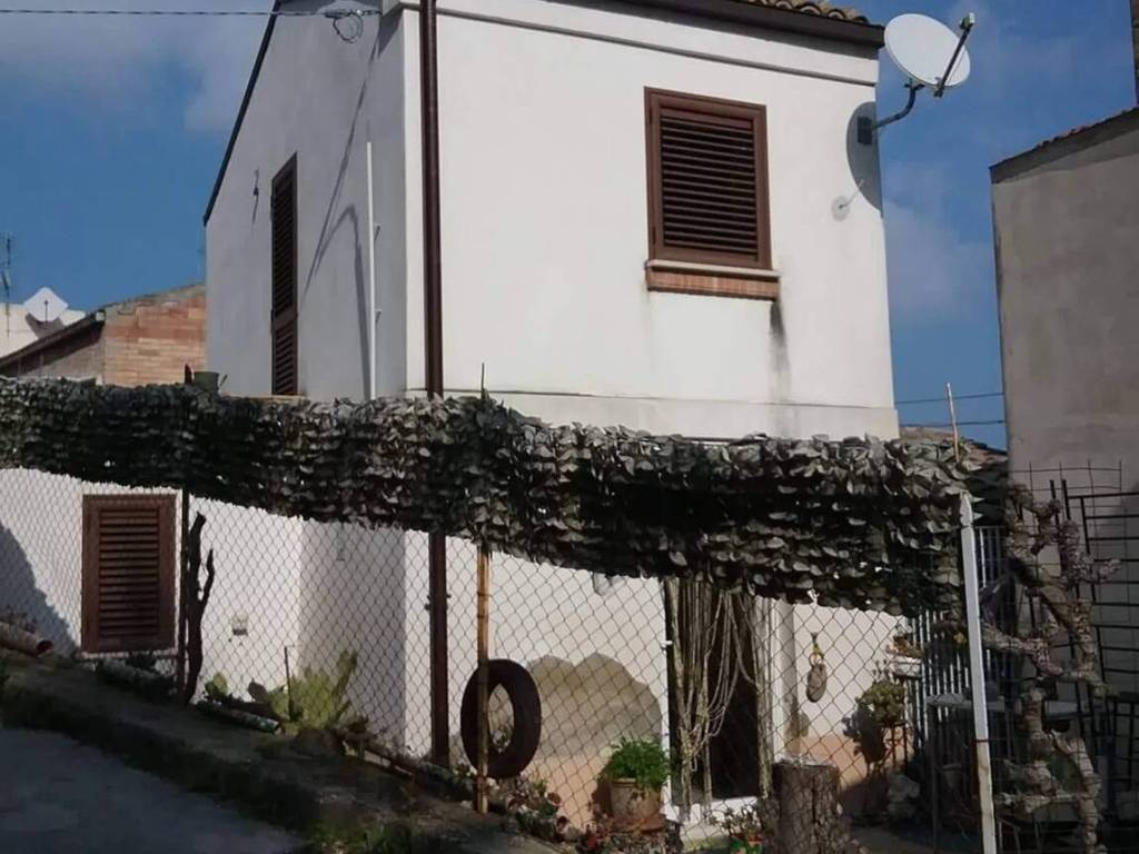 casa indipendente in vendita a Monteodorisio