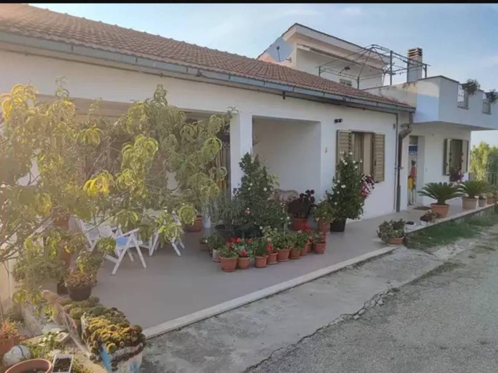 casa indipendente in vendita a Monteodorisio