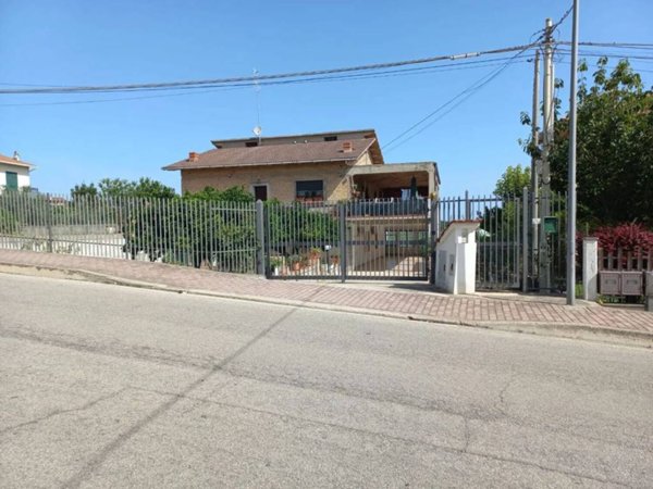 casa indipendente in vendita a Monteodorisio