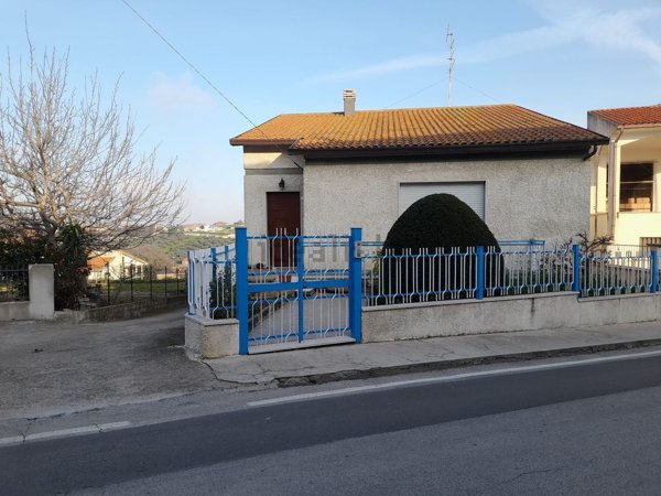 casa indipendente in vendita a Monteodorisio