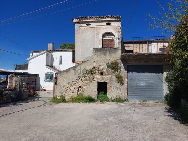 esavano in vendita a Mozzagrogna