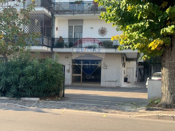 locale commerciale in vendita a Mozzagrogna