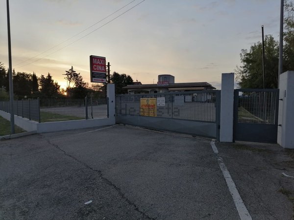 locale commerciale in vendita a Mozzagrogna