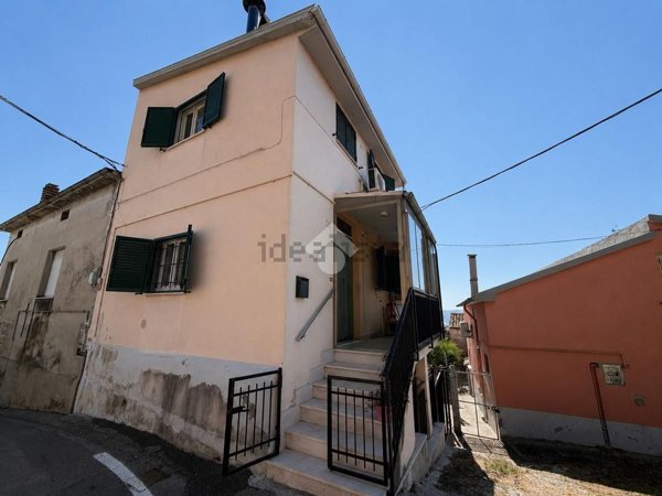 appartamento in vendita a Mozzagrogna in zona Castelli