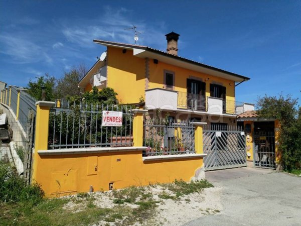 casa indipendente in vendita ad Orsogna