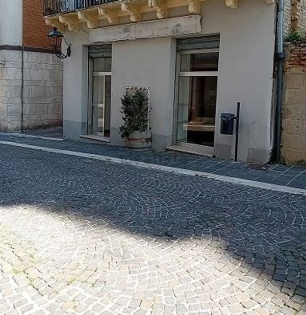 locale commerciale in vendita ad Orsogna