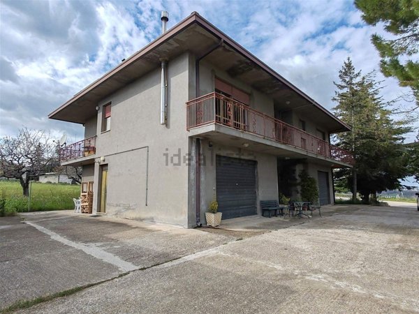 casa indipendente in vendita ad Orsogna in zona Coste di Moro