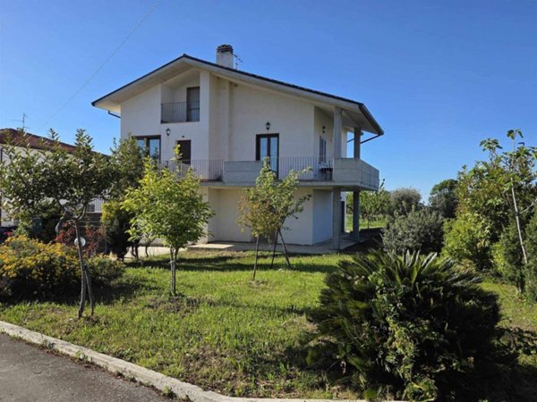 casa indipendente in vendita ad Orsogna