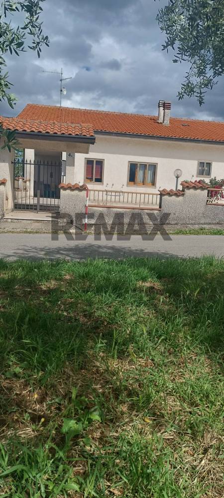 casa indipendente in vendita ad Orsogna in zona Ritiro