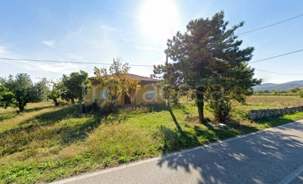 casa indipendente in vendita ad Orsogna in zona Sterparo