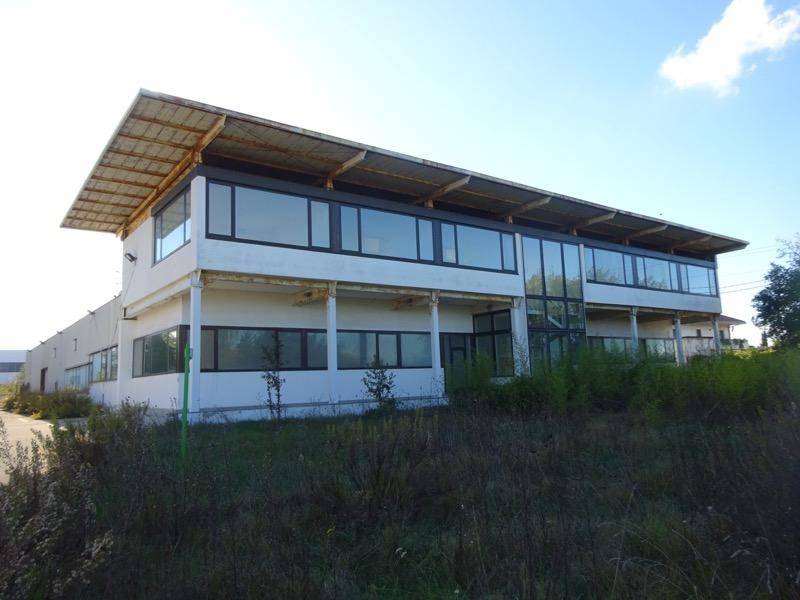 locale commerciale in vendita ad Ortona