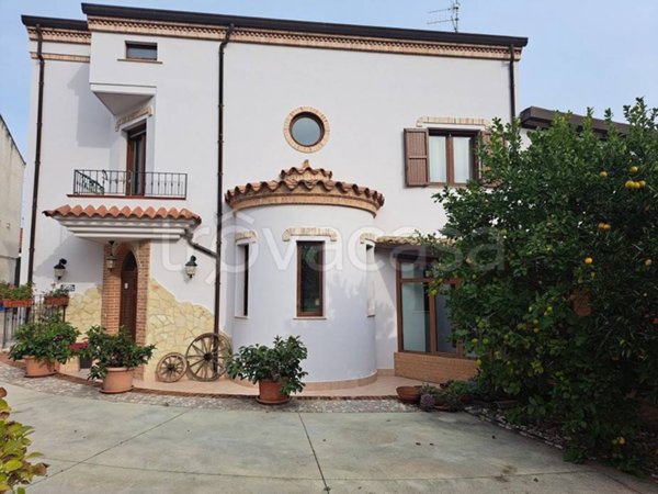 casa indipendente in vendita ad Ortona in zona Villa Deo