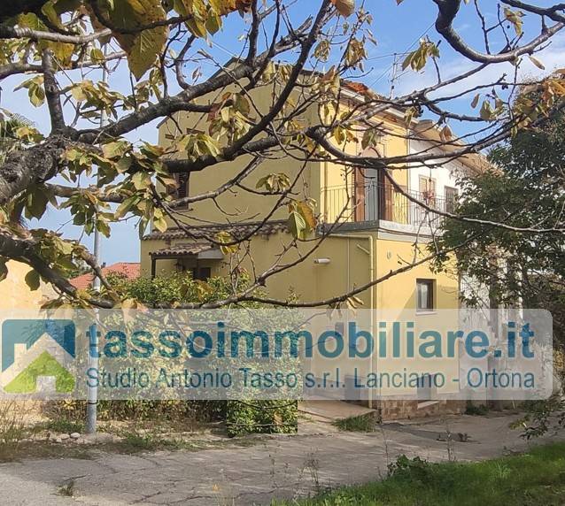 casa indipendente in vendita ad Ortona in zona Caldari