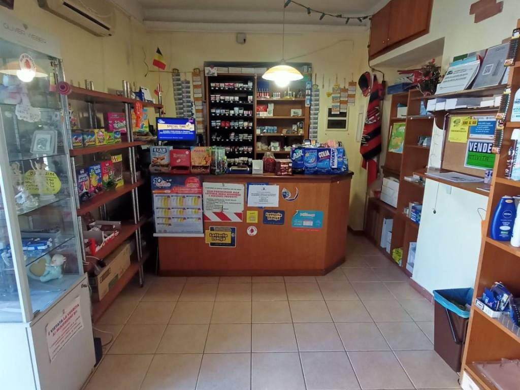 negozio in vendita ad Ortona in zona Villa San Leonardo