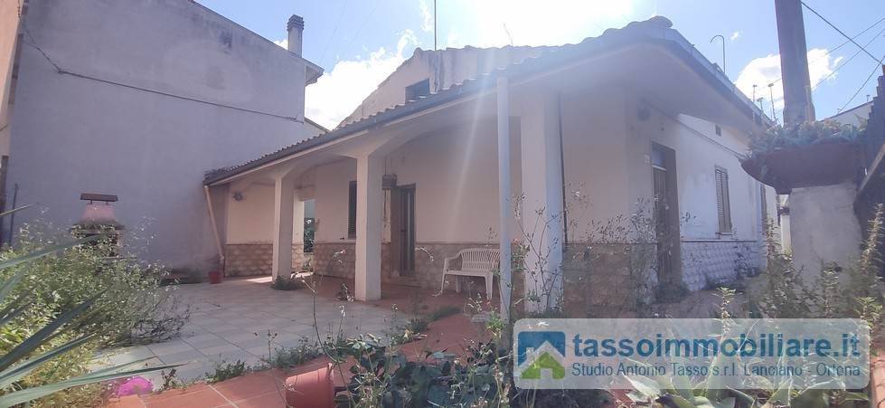 casa indipendente in vendita ad Ortona in zona Caldari