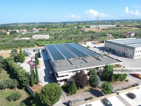 capannone in vendita ad Ortona
