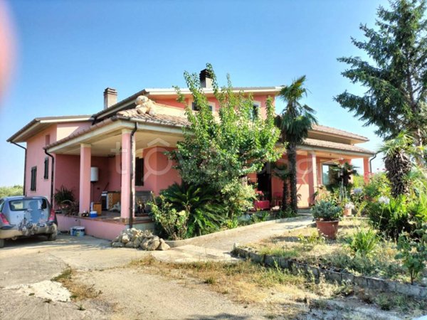 casa indipendente in vendita ad Ortona in zona Fonticelli