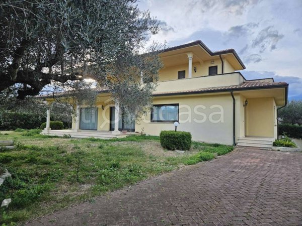 casa indipendente in vendita ad Ortona in zona Acquabella