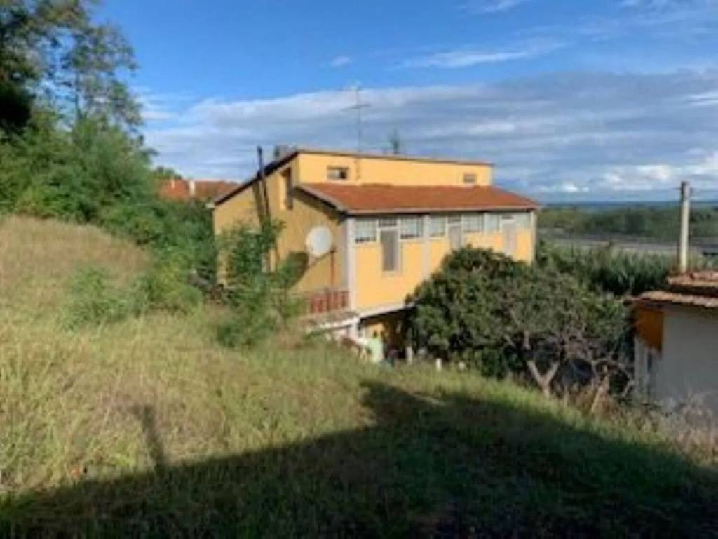 casa indipendente in vendita ad Ortona in zona Foro